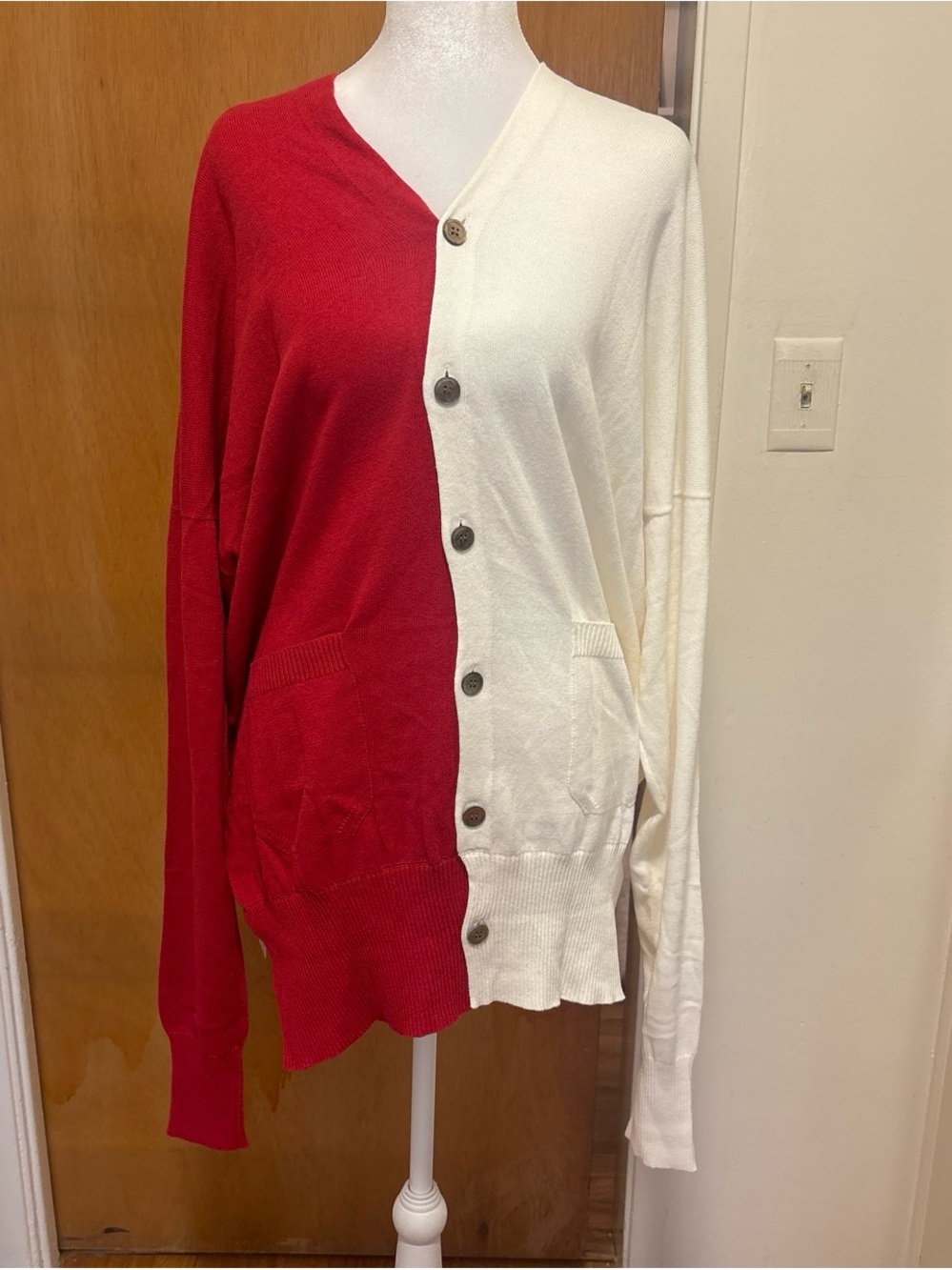 Sulvam Two-Tone Red and White Button Cardigan